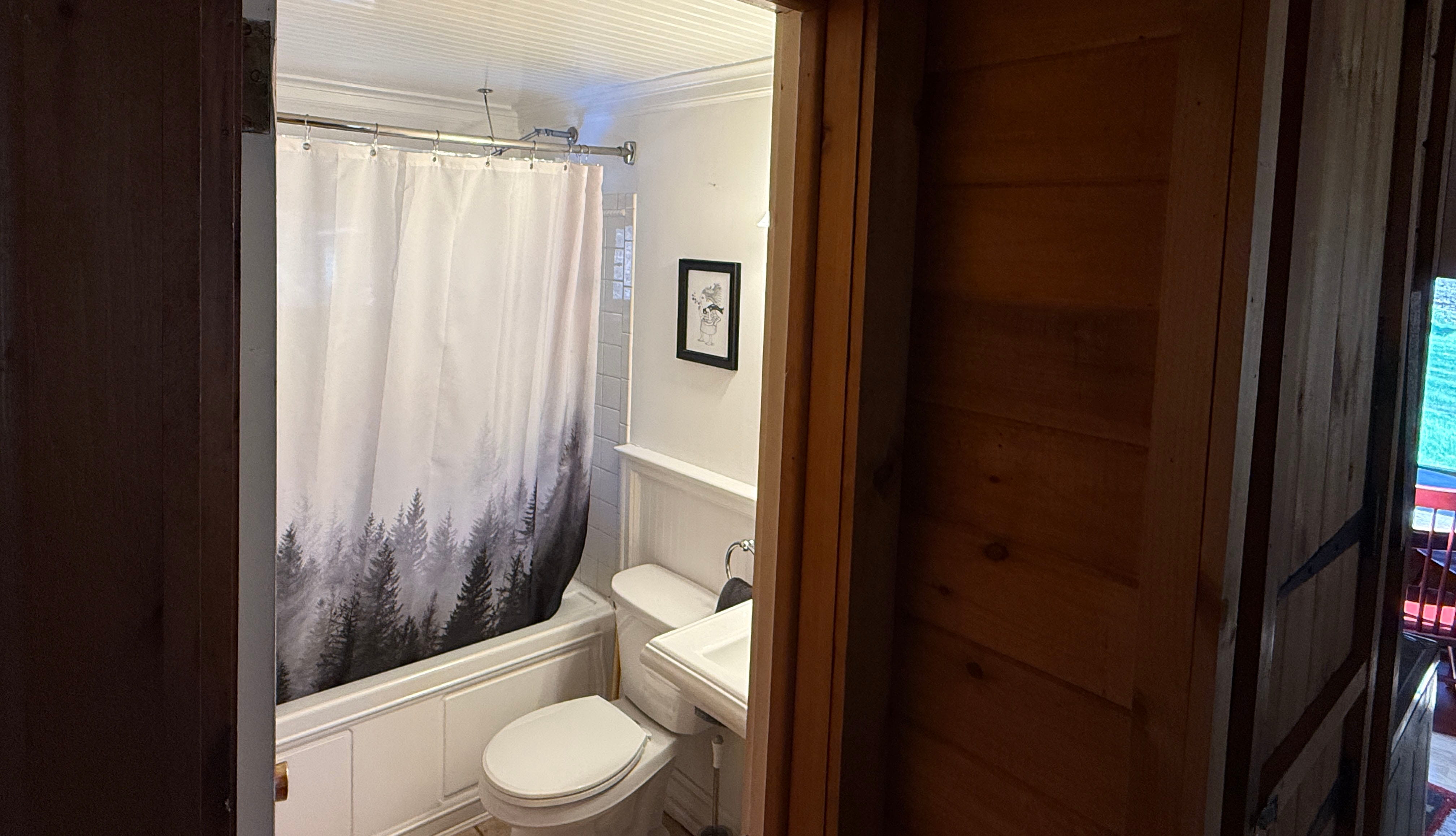Bathroom with tub/shower